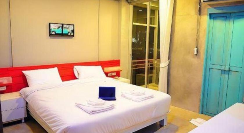 Oyo 292 The Oddy Hip Hotel Patong Exterior photo