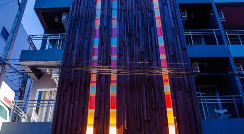 Oyo 292 The Oddy Hip Hotel Patong Exterior photo